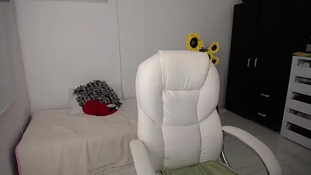 Chiraz hasnaa online show from March 15, 2025, 1:19 am