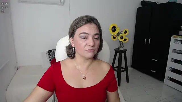 Chiraz hasnaa online show from March 16, 2025, 1:27 pm