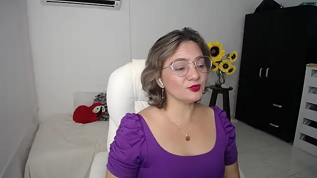 Chiraz hasnaa online show from March 22, 2025, 11:31 pm