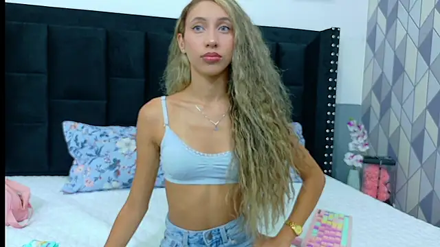 Snapshot of Beautifulskinny18 chatting on April 17, 2026, 4:54 pm Beautifulskinny18 online show from April 17, 2026, 4:54 pm