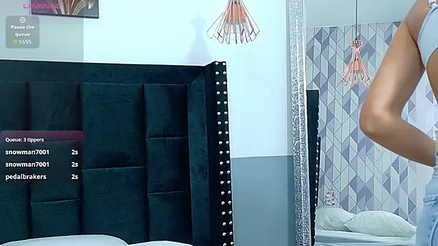 Snapshot of Beautifulskinny18 chatting on April 18, 2026, 5:00 am Beautifulskinny18 online show from April 18, 2026, 5:00 am