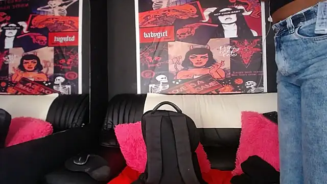 TIFFANYYSTAR online show from February 6, 2025, 8:02 pm