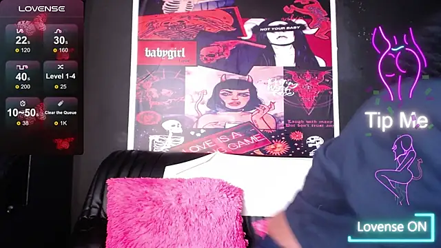 TIFFANYYSTAR online show from March 20, 2025, 1:37 pm