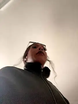 TIFFANYYSTAR online show from October 18, 2025, 7:36 pm