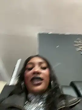 TIFFANYYSTAR online show from October 22, 2025, 2:06 pm