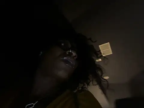 Snapshot of wynterheat chatting on April 16, 2026, 9:39 pm wynterheat online show from April 16, 2026, 9:39 pm