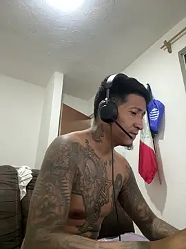 Snapshot of Daniel7131 chatting on September 19, 2025, 1:12 pm Daniel7131 online show from September 19, 2025, 1:12 pm