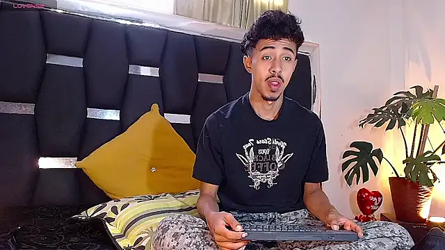 RyanRizzo online show from December 6, 2024, 2:38 pm