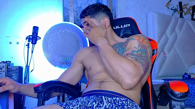 Snapshot of Rich_boy01 chatting on November 14, 2025, 1:10 pm Rich boy01 online show from November 14, 2025, 1:10 pm