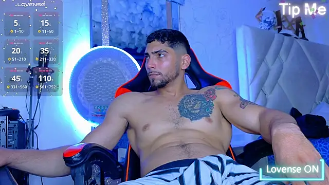 Snapshot of Rich_boy01 chatting on November 17, 2025, 6:35 pm Rich boy01 online show from November 17, 2025, 6:35 pm