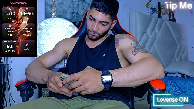 Snapshot of Rich_boy01 chatting on December 4, 2025, 5:43 pm Rich boy01 online show from December 4, 2025, 5:43 pm