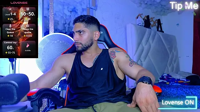 Snapshot of Rich_boy01 chatting on December 14, 2025, 1:33 am Rich boy01 online show from December 14, 2025, 1:33 am