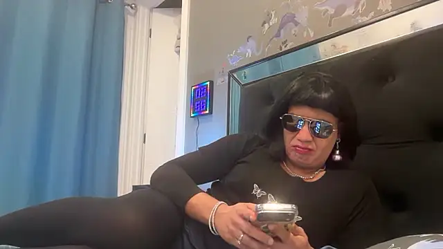 femsissyash online show from February 21, 2026, 3:57 pm