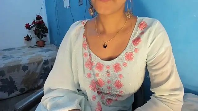 aarjulove online show from April 11, 2026, 7:13 am