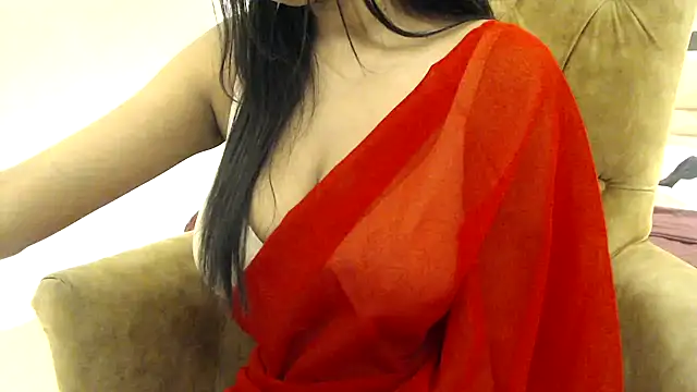 Snapshot of chhui_mui chatting on December 9, 2024, 4:47 pm chhui mui online show from December 9, 2024, 4:47 pm