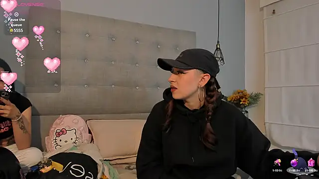 Snapshot of Zowi_Hottiee chatting on December 10, 2024, 2:16 am Zowi Hottiee online show from December 10, 2024, 2:16 am