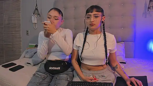 Snapshot of Zowi_Hottiee chatting on January 8, 2025, 9:12 pm Zowi Hottiee online show from January 8, 2025, 9:12 pm