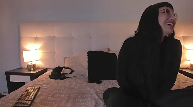 Snapshot of Zowi_Hottiee chatting on February 1, 2025, 3:08 am Zowi Hottiee online show from February 1, 2025, 3:08 am