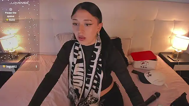 Snapshot of Zowi_Hottiee chatting on February 5, 2025, 5:20 am Zowi Hottiee online show from February 5, 2025, 5:20 am