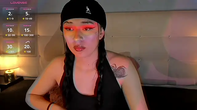 Snapshot of Zowi_Hottiee chatting on September 16, 2025, 4:02 am Zowi Hottiee online show from September 16, 2025, 4:02 am