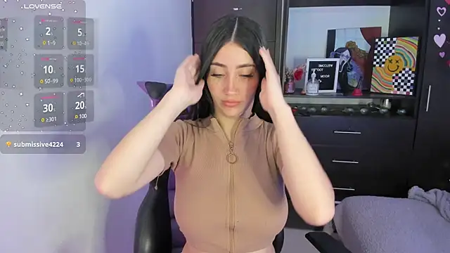 Emilytafur online show from January 13, 2025, 6:38 pm