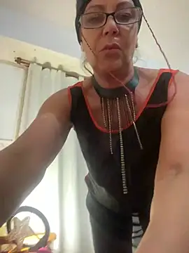 lolavalecuatro online show from January 19, 2025, 2:15 am