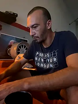 Snapshot of donnuozfutura chatting on October 5, 2025, 6:12 am donnuozfutura online show from October 5, 2025, 6:12 am