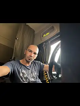 Snapshot of donnuozfutura chatting on November 13, 2025, 11:31 am donnuozfutura online show from November 13, 2025, 11:31 am