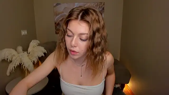 MollyMeltorr online show from October 17, 2025, 8:39 am