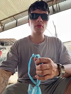 Snapshot of Logan_smith1 chatting on November 10, 2025, 4:17 pm Logan smith1 online show from November 10, 2025, 4:17 pm