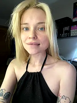 dollfromvenus online show from November 15, 2025, 9:32 pm