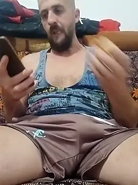 Snapshot of GrofLicno chatting on October 26, 2025, 3:40 pm GrofLicno online show from October 26, 2025, 3:40 pm