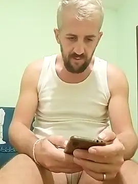 Snapshot of GrofLicno chatting on October 31, 2025, 10:33 pm GrofLicno online show from October 31, 2025, 10:33 pm