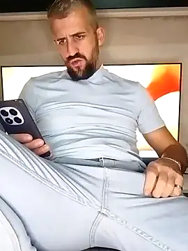 Snapshot of GrofLicno chatting on November 17, 2025, 7:08 pm GrofLicno online show from November 17, 2025, 7:08 pm