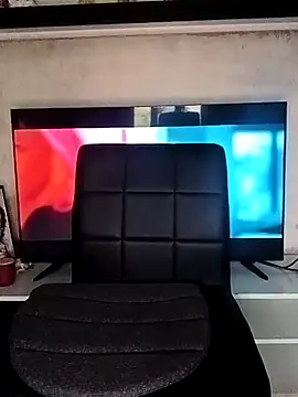 Snapshot of GrofLicno chatting on November 18, 2025, 10:52 am GrofLicno online show from November 18, 2025, 10:52 am