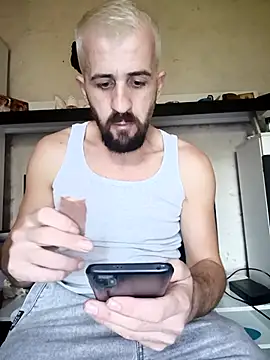 Snapshot of GrofLicno chatting on December 15, 2025, 12:53 pm GrofLicno online show from December 15, 2025, 12:53 pm