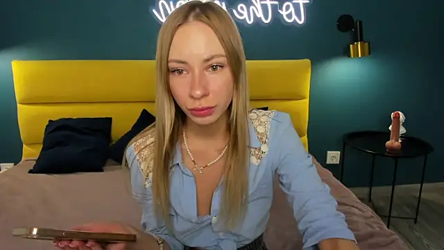 Snapshot of Diana_Garrett chatting on June 12, 2026, 8:35 am Diana Garrett online show from June 12, 2026, 8:35 am