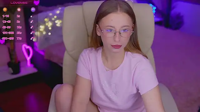 Snapshot of SilverrMoon chatting on November 23, 2025, 10:26 am SilverrMoon online show from November 23, 2025, 10:26 am