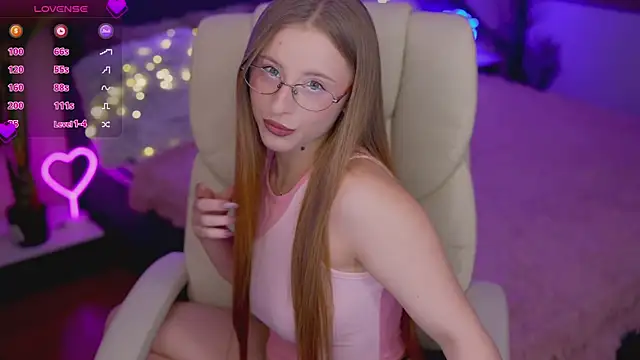 Snapshot of SilverrMoon chatting on November 24, 2025, 7:13 pm SilverrMoon online show from November 24, 2025, 7:13 pm