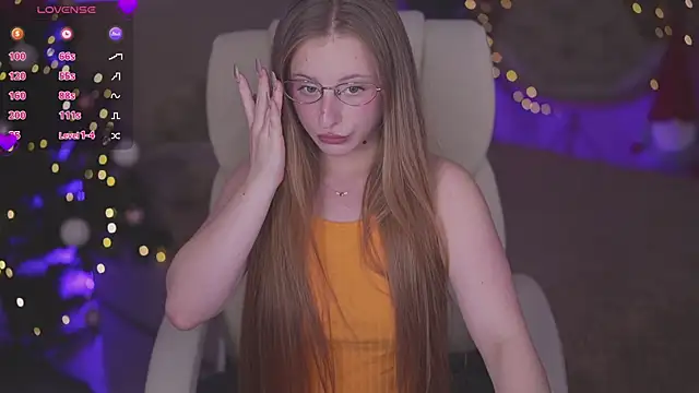 Snapshot of SilverrMoon chatting on December 15, 2025, 7:51 pm SilverrMoon online show from December 15, 2025, 7:51 pm