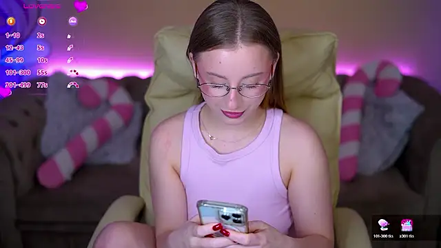 Snapshot of SilverrMoon chatting on February 1, 2026, 7:18 am SilverrMoon online show from February 1, 2026, 7:18 am