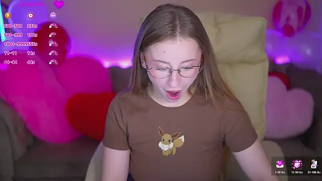 Snapshot of SilverrMoon chatting on February 9, 2026, 7:01 am SilverrMoon online show from February 9, 2026, 7:01 am