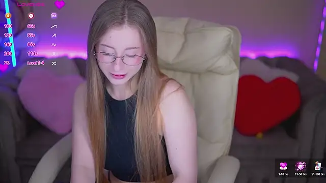 Snapshot of SilverrMoon chatting on February 28, 2026, 7:31 am SilverrMoon online show from February 28, 2026, 7:31 am