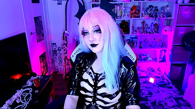 Snapshot of Aki__Ra chatting on June 13, 2026, 8:29 pm Aki Ra online show from June 13, 2026, 8:29 pm
