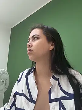 iiris  online show from November 11, 2025, 2:50 pm