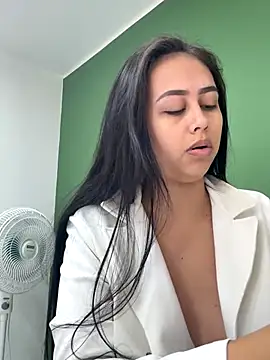 iiris  online show from November 12, 2025, 2:50 pm