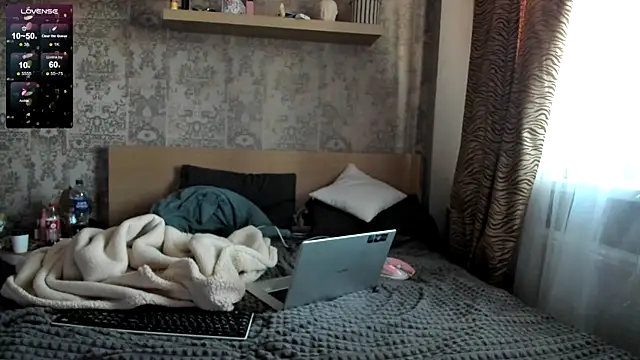 Snapshot of purebeautie13 chatting on December 12, 2024, 11:50 am purebeautie13 online show from December 12, 2024, 11:50 am