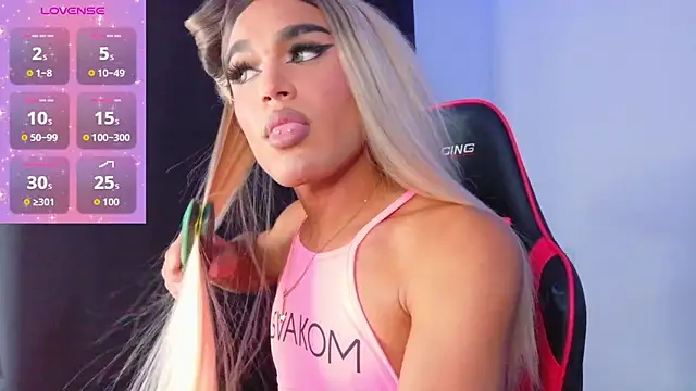 Snapshot of AllisonsweetZ chatting on November 8, 2025, 8:18 pm AllisonsweetZ online show from November 8, 2025, 8:18 pm