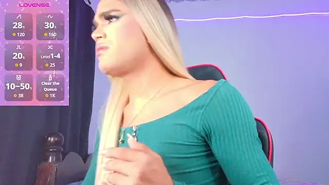 Snapshot of AllisonsweetZ chatting on December 15, 2025, 9:19 pm AllisonsweetZ online show from December 15, 2025, 9:19 pm