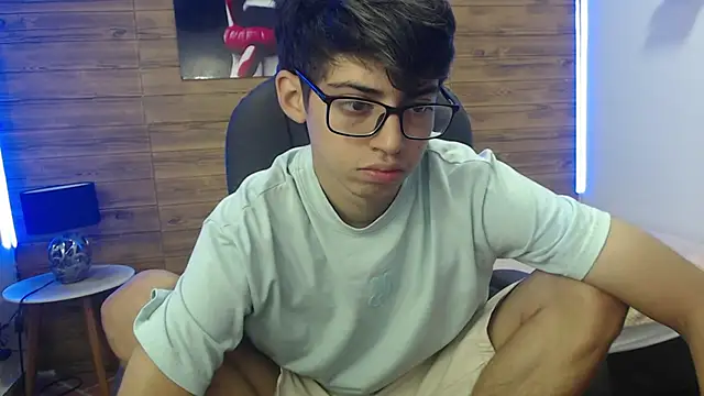 jhoellx online show from February 7, 2025, 2:04 pm